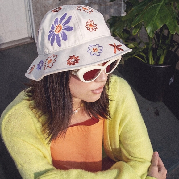 Vans summer blooms embroidered bucket hat size L/XL - Picture 1 of 10